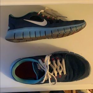 Nike Freerun tennis shoes